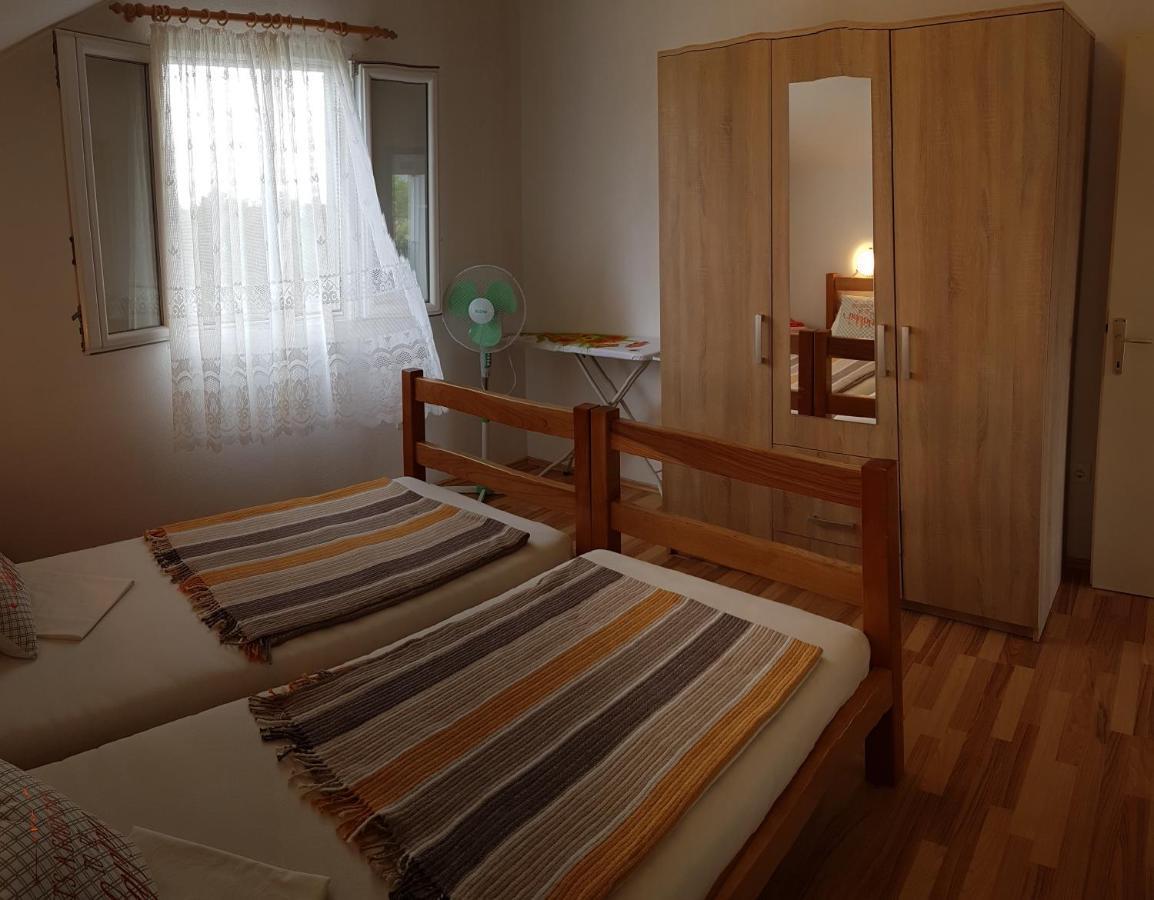 Apartman Vojaline Milna  Exterior photo